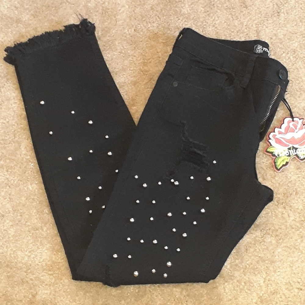 🧡 Black jeans with silver pearls